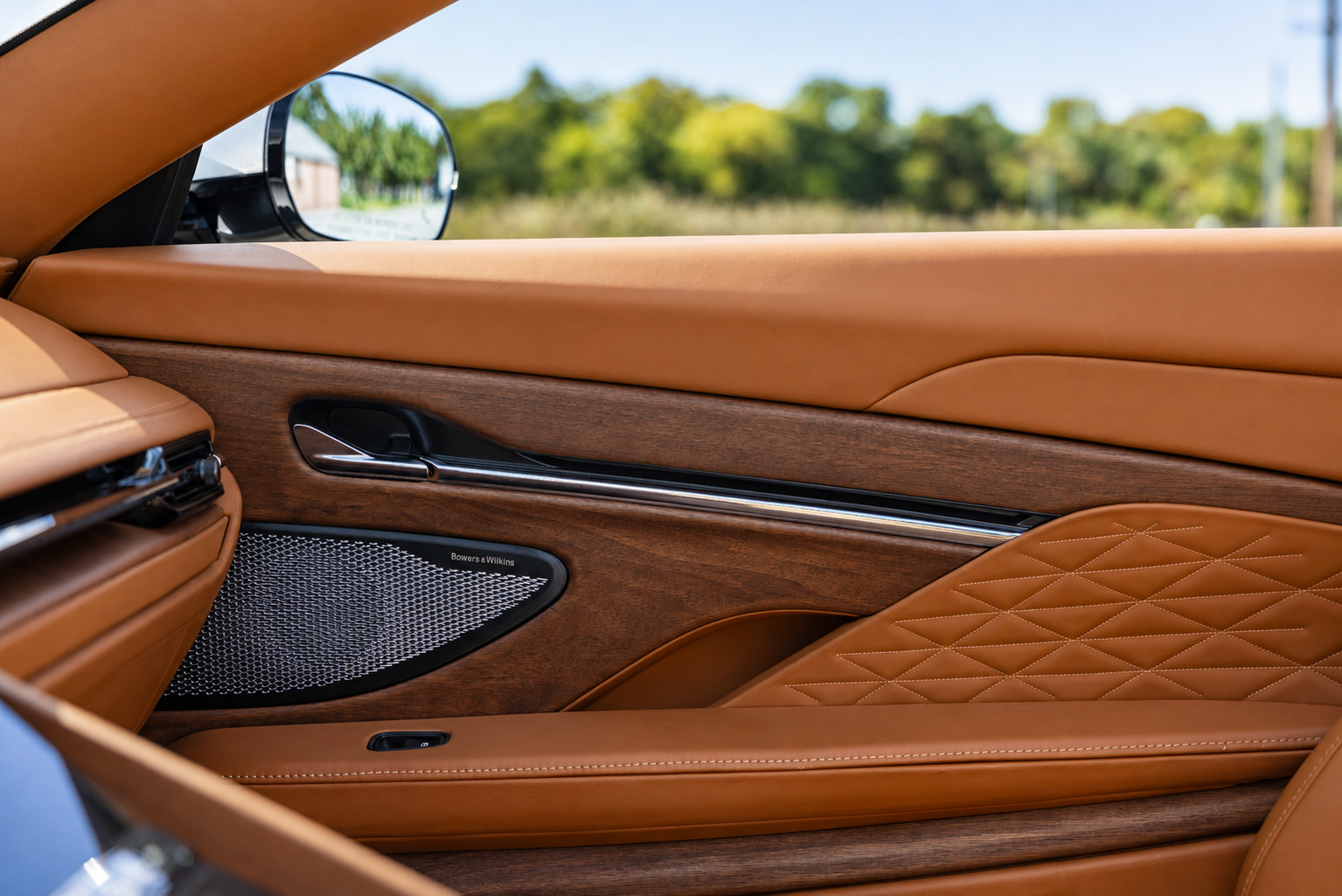 Used 2024 Aston Martin DB12 Convertible RWD image 25