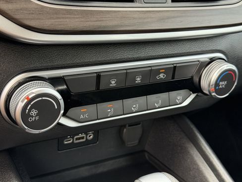 Used 2025 Nissan Altima 2.5 SV FWD image 19