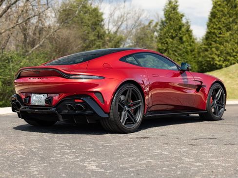 Used 2025 Aston Martin V8 Vantage Coupe RWD image 7
