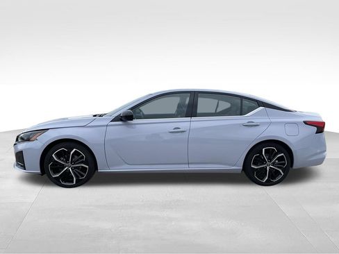 Used 2024 Nissan Altima 2.5 SR FWD image 20