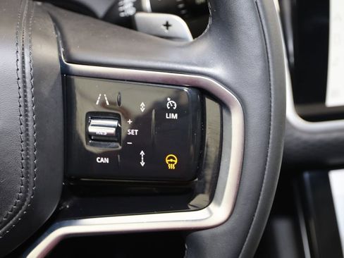 Used 2023 Land Rover Range Rover Velar R-Dynamic S image 39