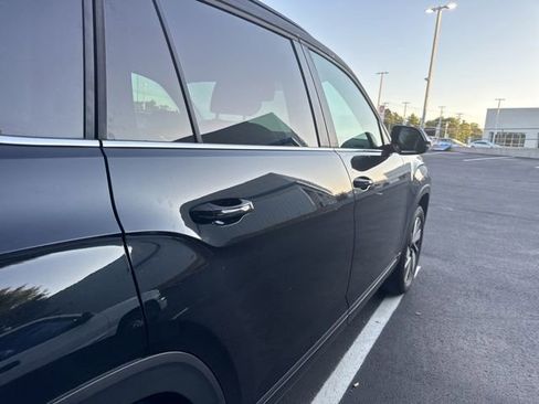 Used 2024 Volkswagen Atlas SE w/ Panoramic Sunroof Package FWD image 6