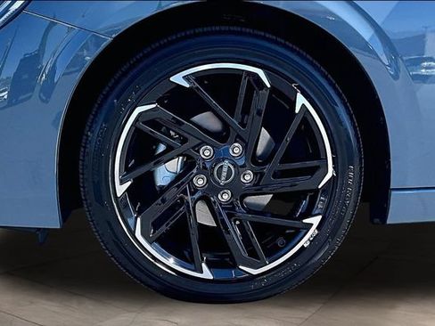 New 2027 Nissan Sentra SR w/ Floor Mat Package FWD image 12