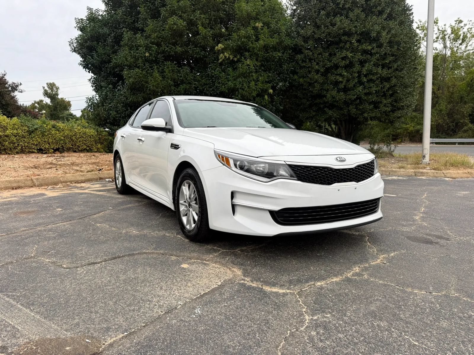 Used 2018 Kia Optima LX FWD image 2
