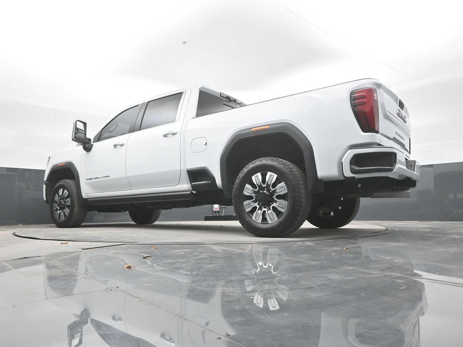 Used 2024 GMC Sierra 2500 Denali w/ Denali Reserve Package AWD/4WD image 22