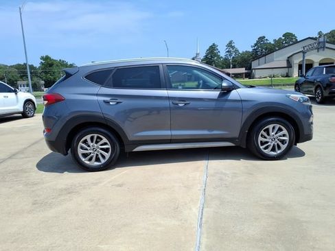 Used 2018 Hyundai Tucson SEL FWD image 2