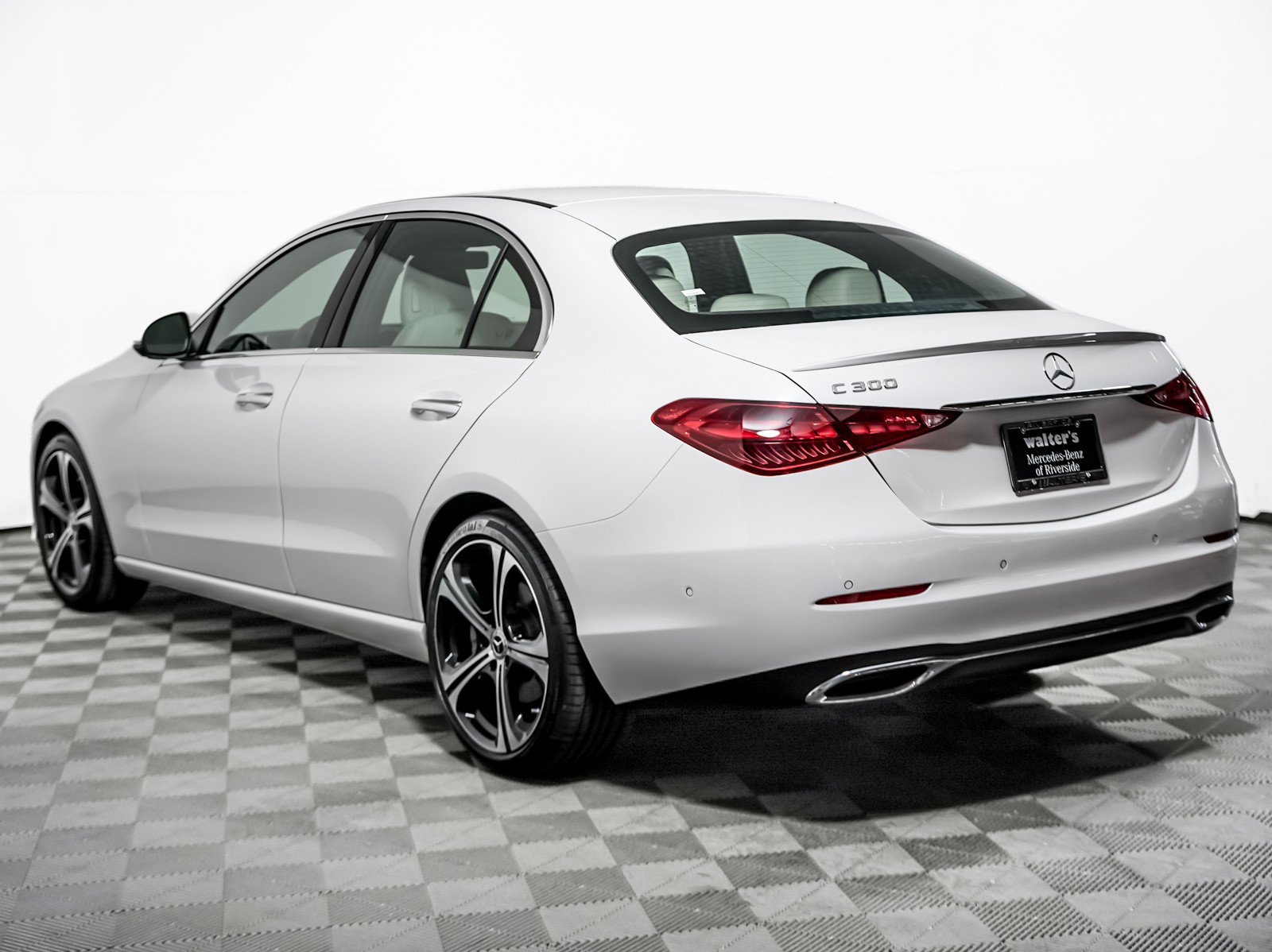 Used 2024 Mercedes-Benz C 300 Sedan image 2
