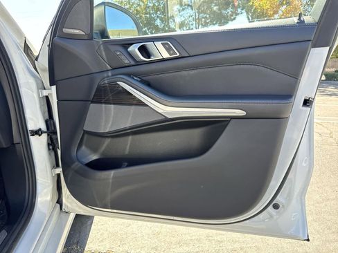 Used 2023 BMW X7 xDrive40i image 40