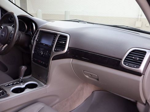 Used 2012 Jeep Grand Cherokee Laredo image 17