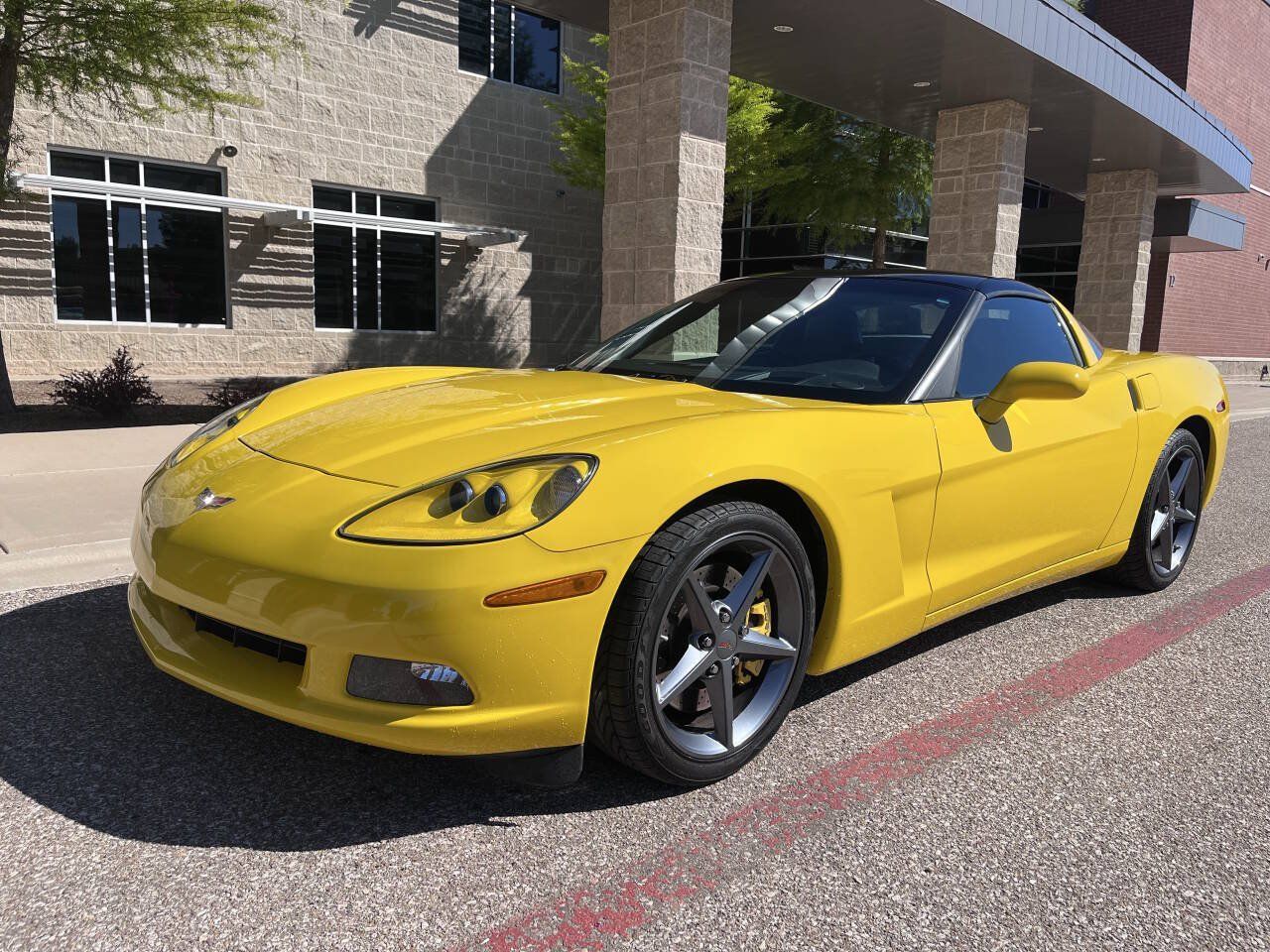 Used 2012 Chevrolet Corvette Coupe w/ 4LT Preferred Equipment Group RWD image 2