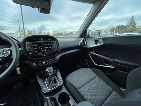 Used 2025 Kia Soul LX w/ LX Technology Package image 33