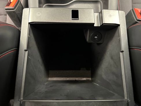 Used 2025 Ford Explorer ST-Line w/ ST-Line Street Pack image 44