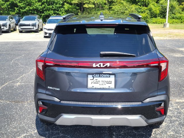Certified 2025 Kia Seltos EX FWD image 3