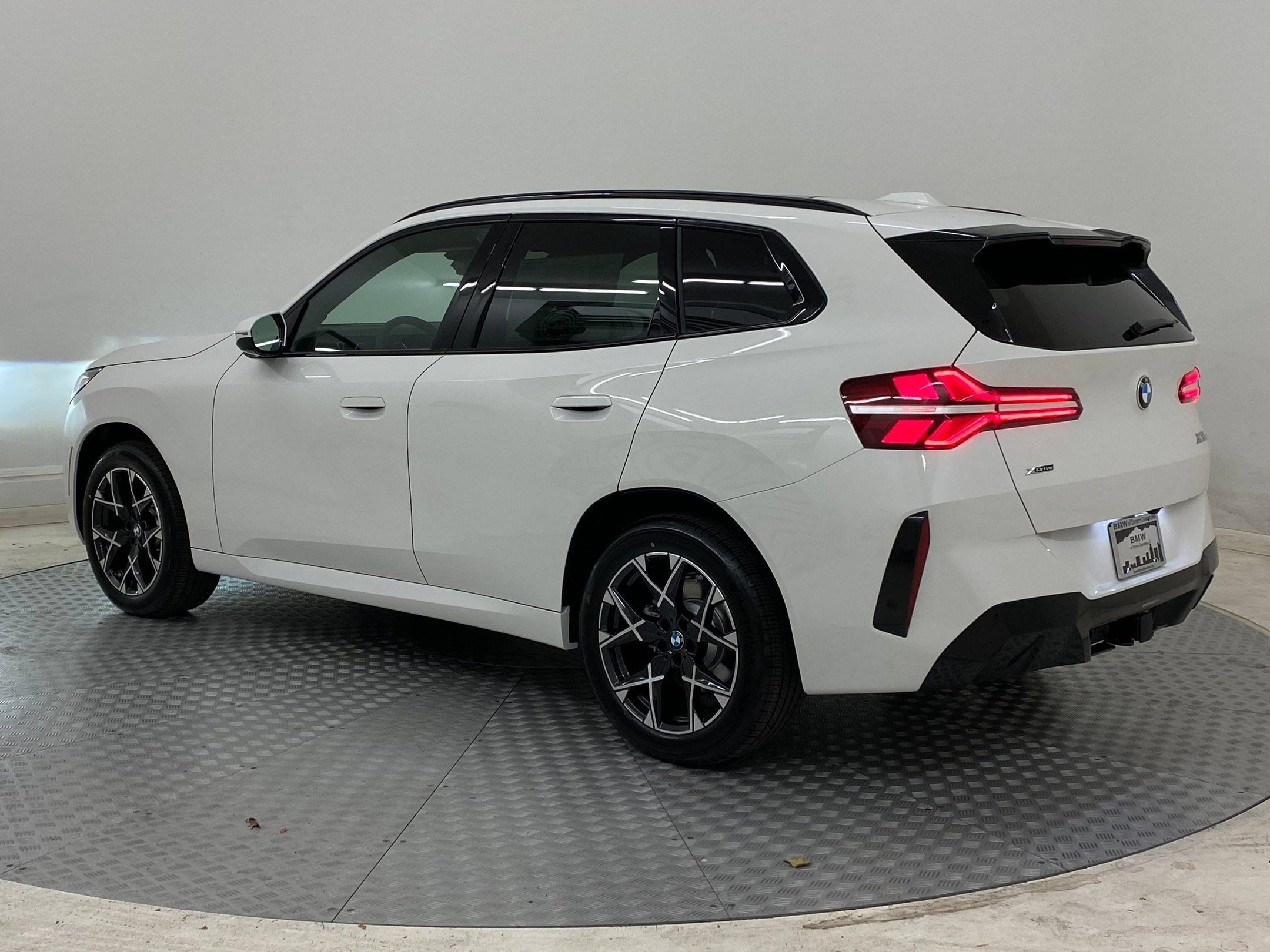 Used 2026 BMW X3 xDrive30i w/ M Sport Package AWD/4WD image 3