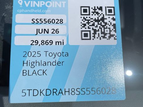 Used 2025 Toyota Highlander LE FWD image 27