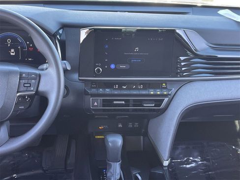 Used 2025 Toyota Camry XSE image 14