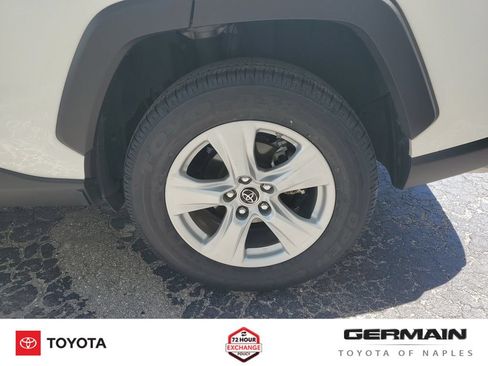 Used 2019 Toyota RAV4 XLE w/ Convenience Package FWD image 12