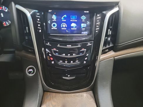 Used 2019 Cadillac Escalade Luxury w/ LPO, Radiant Package image 21