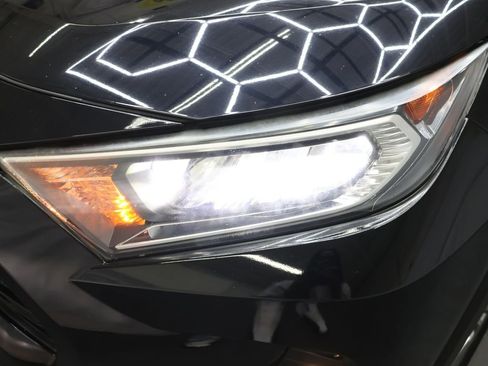 Used 2021 Toyota RAV4 XLE image 27