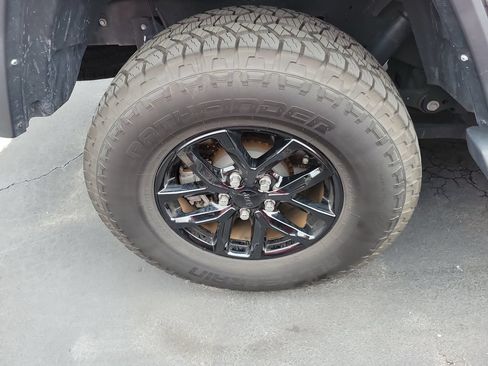 Used 2023 Jeep Gladiator Sport AWD/4WD image 12