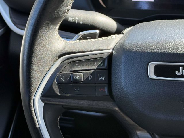 Used 2023 Jeep Grand Cherokee Limited w/ Black Appearance Package AWD/4WD image 19
