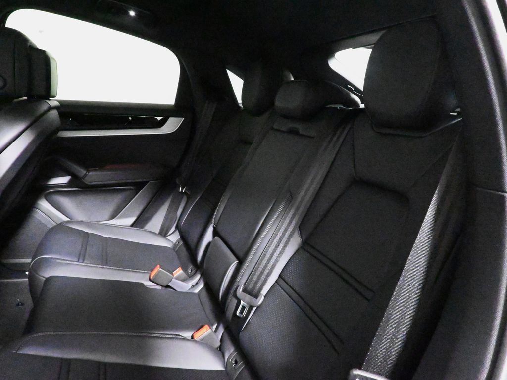 Used 2026 Porsche Cayenne Coupe AWD/4WD image 37