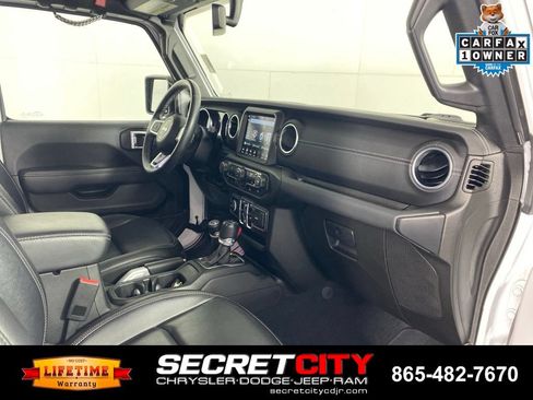 Used 2022 Jeep Wrangler Unlimited Sahara AWD/4WD image 33