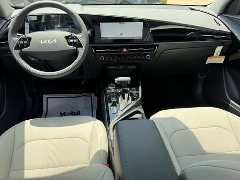 New 2026 Kia Niro EX FWD image 8