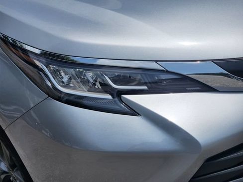 Used 2022 Toyota Sienna XLE FWD image 10