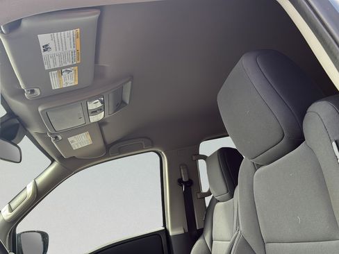 Used 2025 Nissan Frontier S RWD image 15