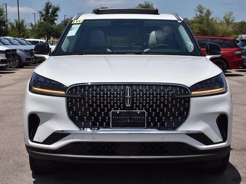New 2026 Lincoln Aviator AWD image 2