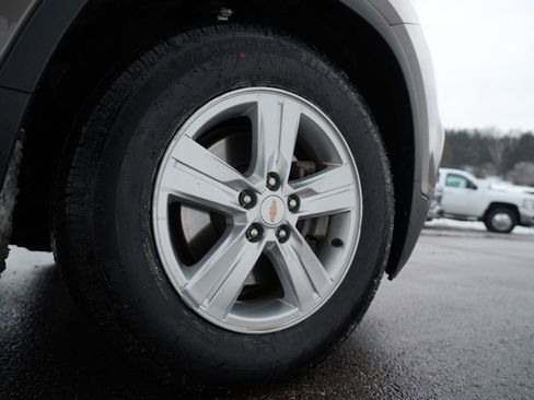 Used 2020 Chevrolet Trax LT w/ LT Convenience Package image 31