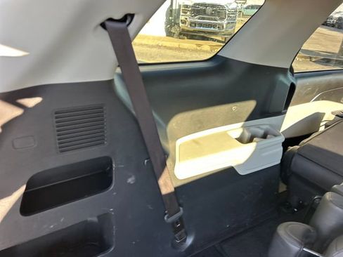 Used 2024 Kia Carnival LX image 38