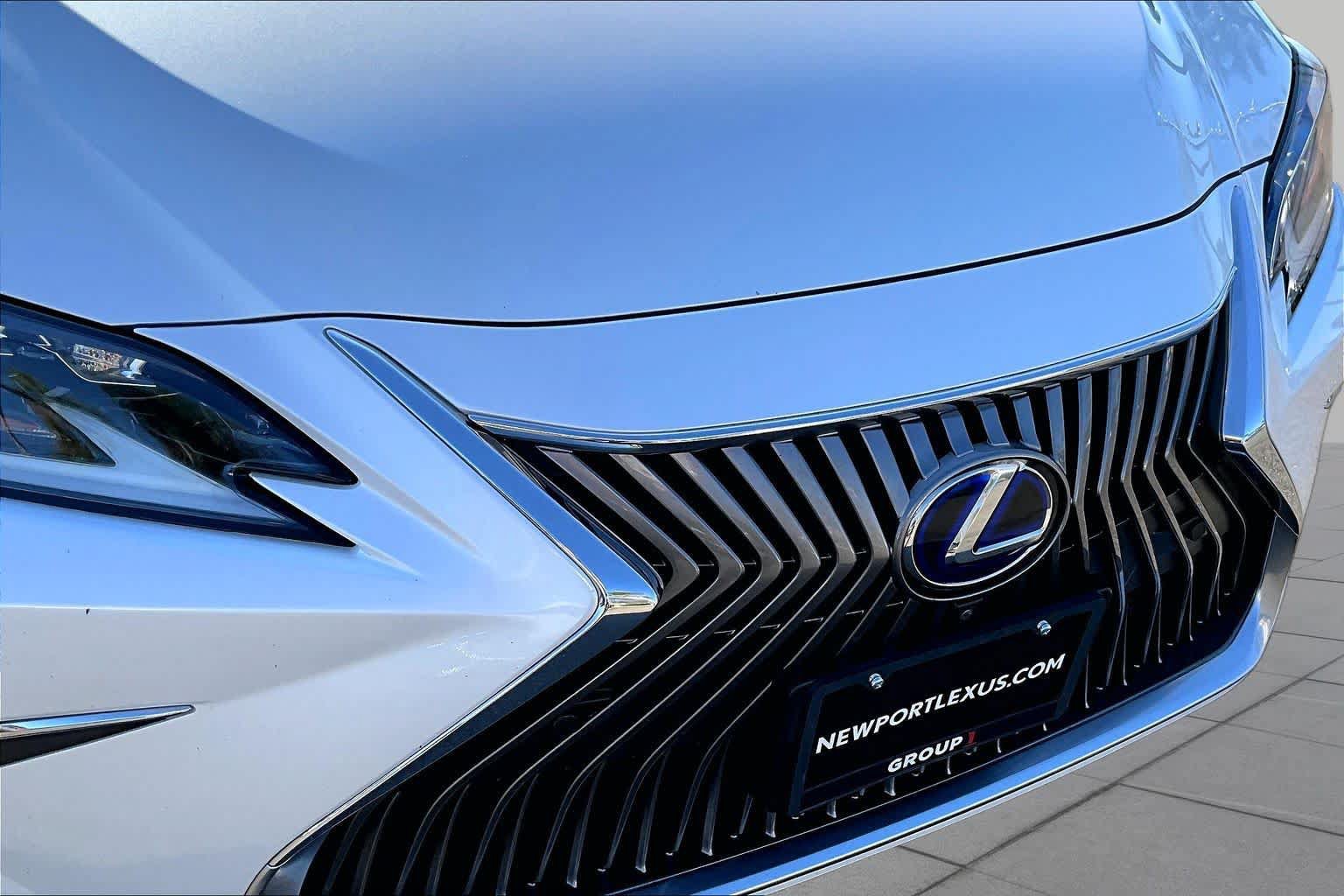 Used 2021 Lexus ES 300h w/ Accessory Package FWD image 28
