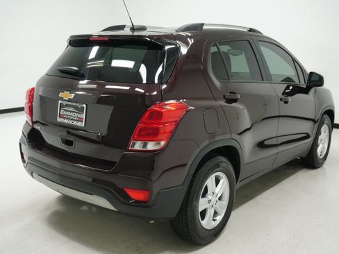 Used 2022 Chevrolet Trax LT w/ LPO, Cargo Package image 4