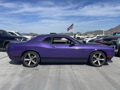 Used 2019 Dodge Challenger SXT image 3