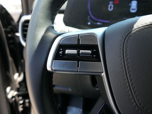 Used 2025 Kia Telluride LX FWD image 15