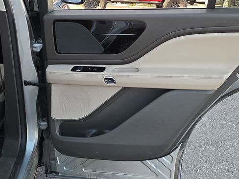 Used 2023 Lincoln Aviator Standard w/ Elements Package image 32