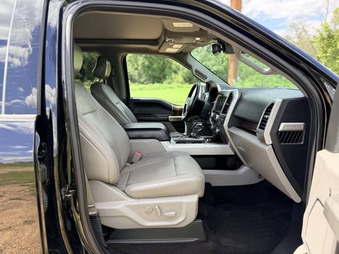 Used 2017 Ford F150 Lariat w/ Equipment Group 502A Luxury AWD/4WD image 16