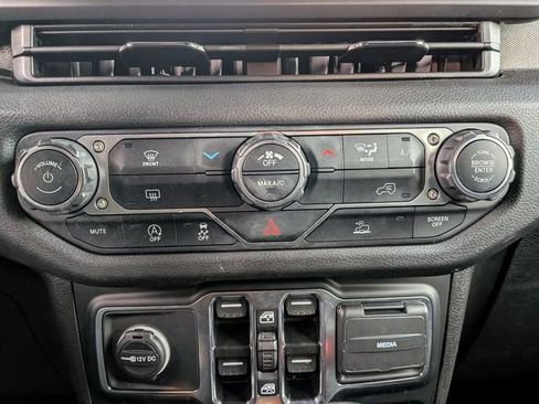 Used 2024 Jeep Wrangler Sport S image 21