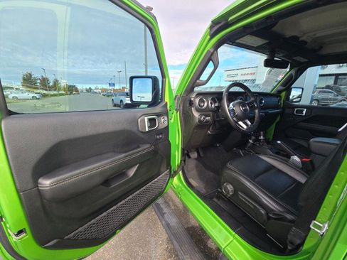 Used 2018 Jeep Wrangler Unlimited Sahara image 21