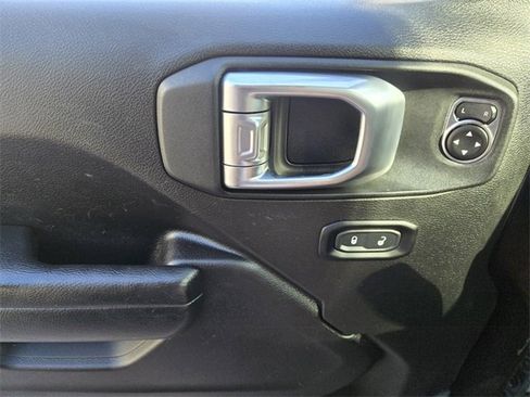 Used 2023 Jeep Gladiator Willys image 31