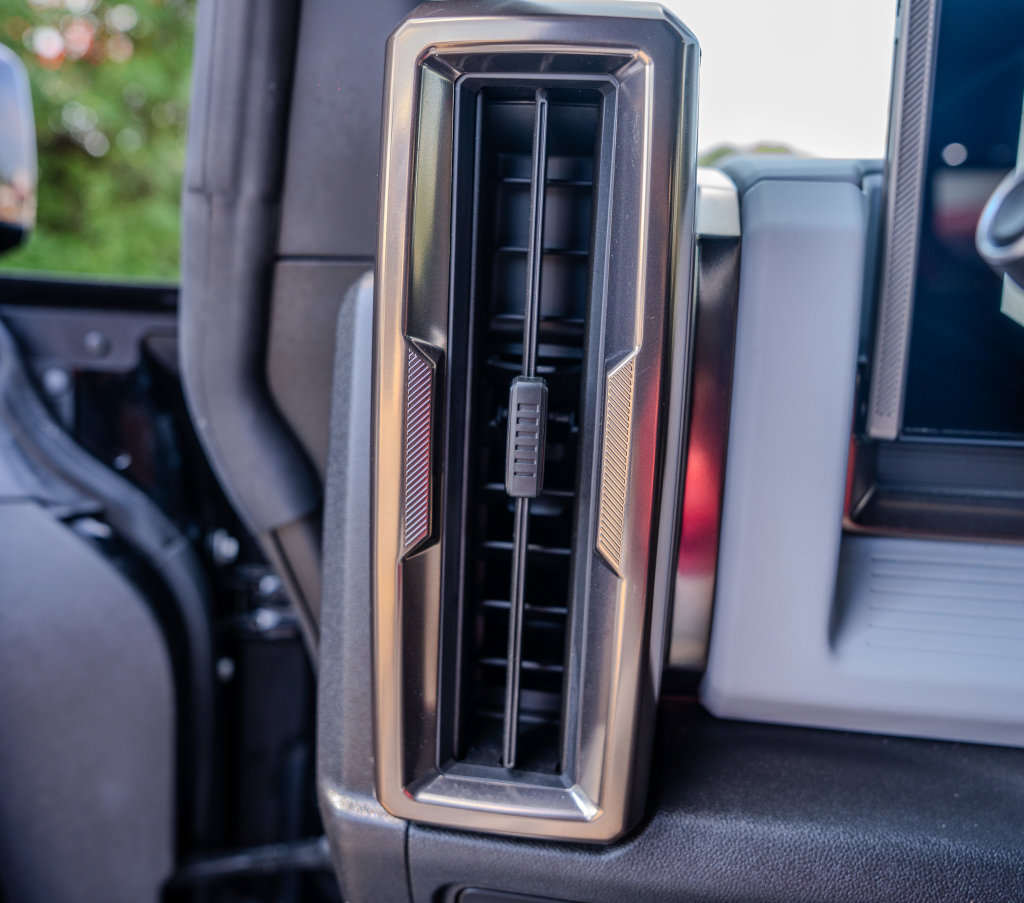 Used 2025 GMC Hummer EV 2X AWD/4WD image 8