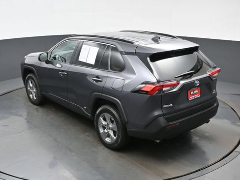 Used 2022 Toyota RAV4 LE AWD/4WD image 36