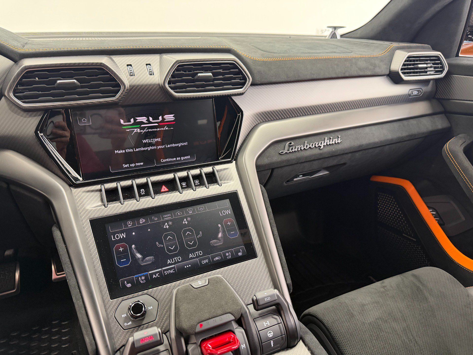 Used 2024 Lamborghini Urus Performante AWD/4WD image 15