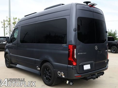 Used 2022 Mercedes-Benz Sprinter 2500 image 7