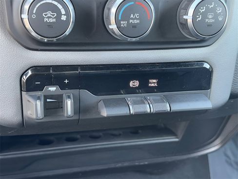 Used 2024 RAM 3500 Big Horn image 33