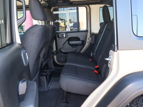 Used 2022 Jeep Wrangler Unlimited Sport AWD/4WD image 8
