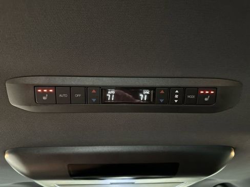 Used 2022 Toyota Sienna Platinum FWD image 37