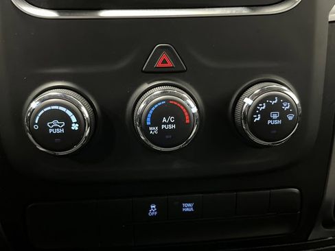 Used 2022 RAM 1500 Classic SLT image 17